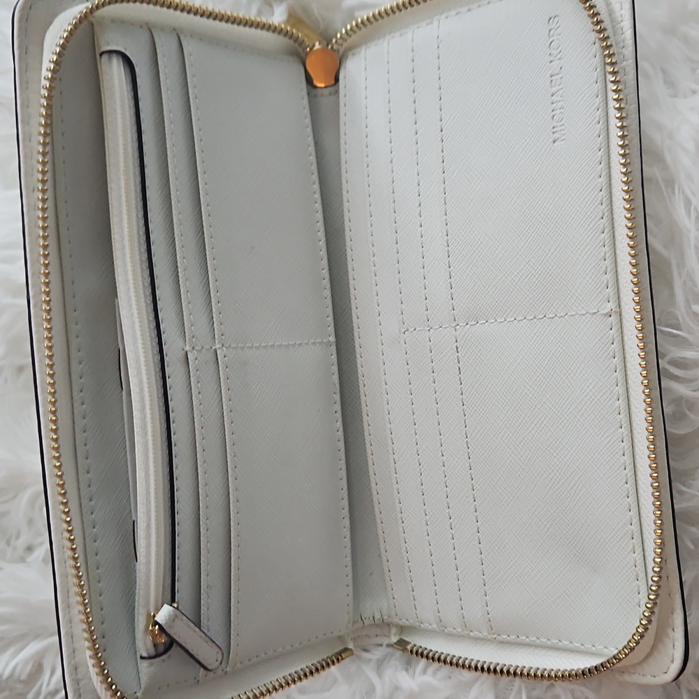 Michael Kors Optic White Pebble Leather Wallet MK - Picture 9 of 9